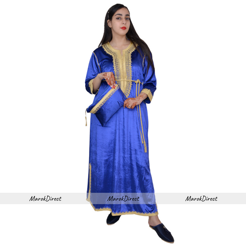 Luxurious Moroccan kaftan with adjustable gold-thread tassel belt and velvet fabric.